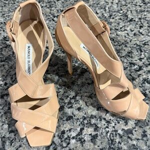 Manolo Blahnik Beige Patent Leather Heels